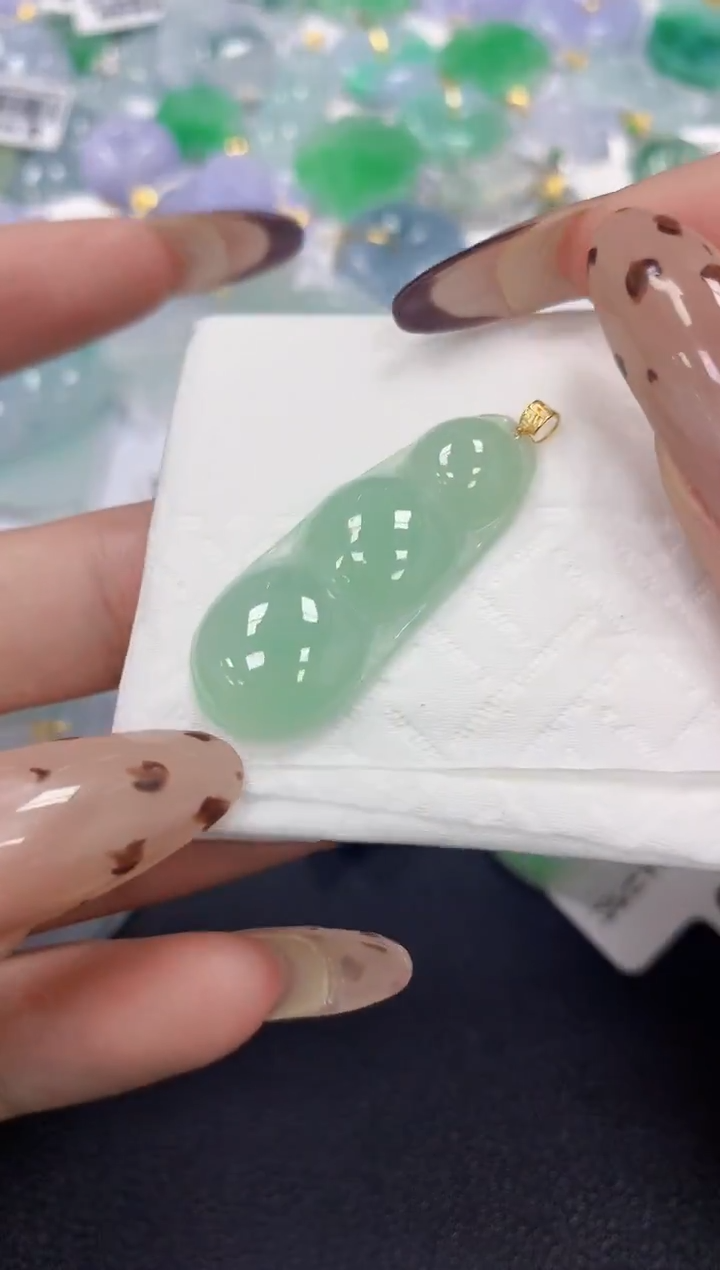 颈饰18K金镶嵌翡翠a货假一赔三支持复检百元上9元证书费自理