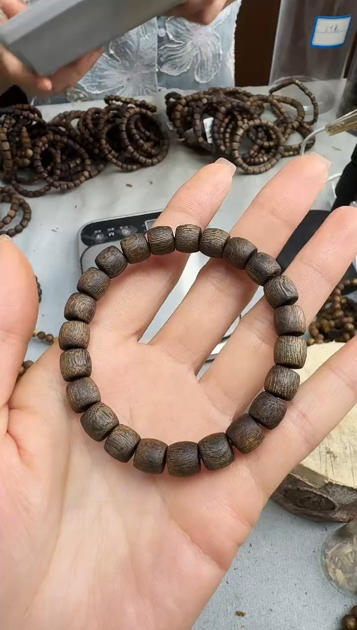 沉香手串L****࿐0810张勺子鼓珠沉水单圈多样性发一