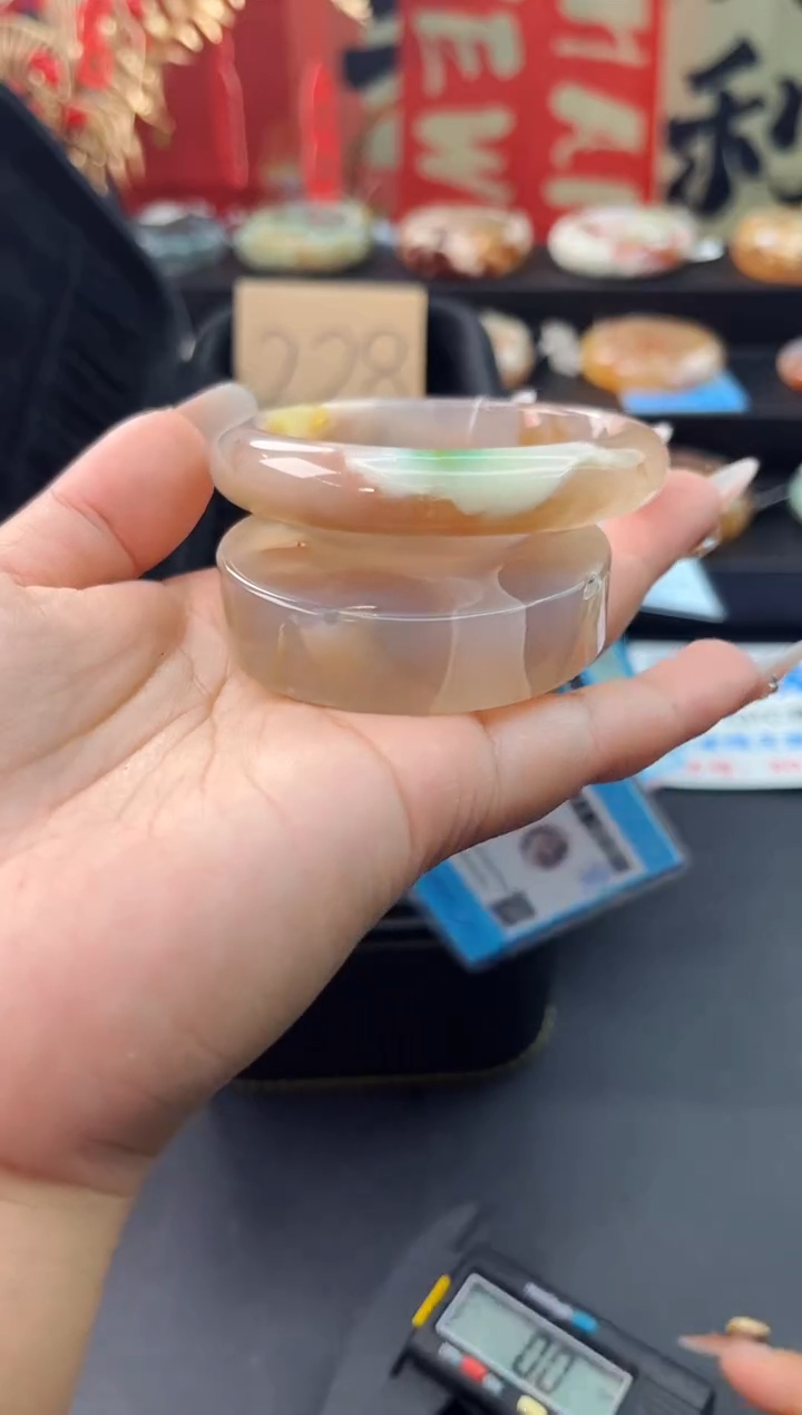 【闪购商品】石英质玉手镯未镶嵌赠送镯心（56圈口）