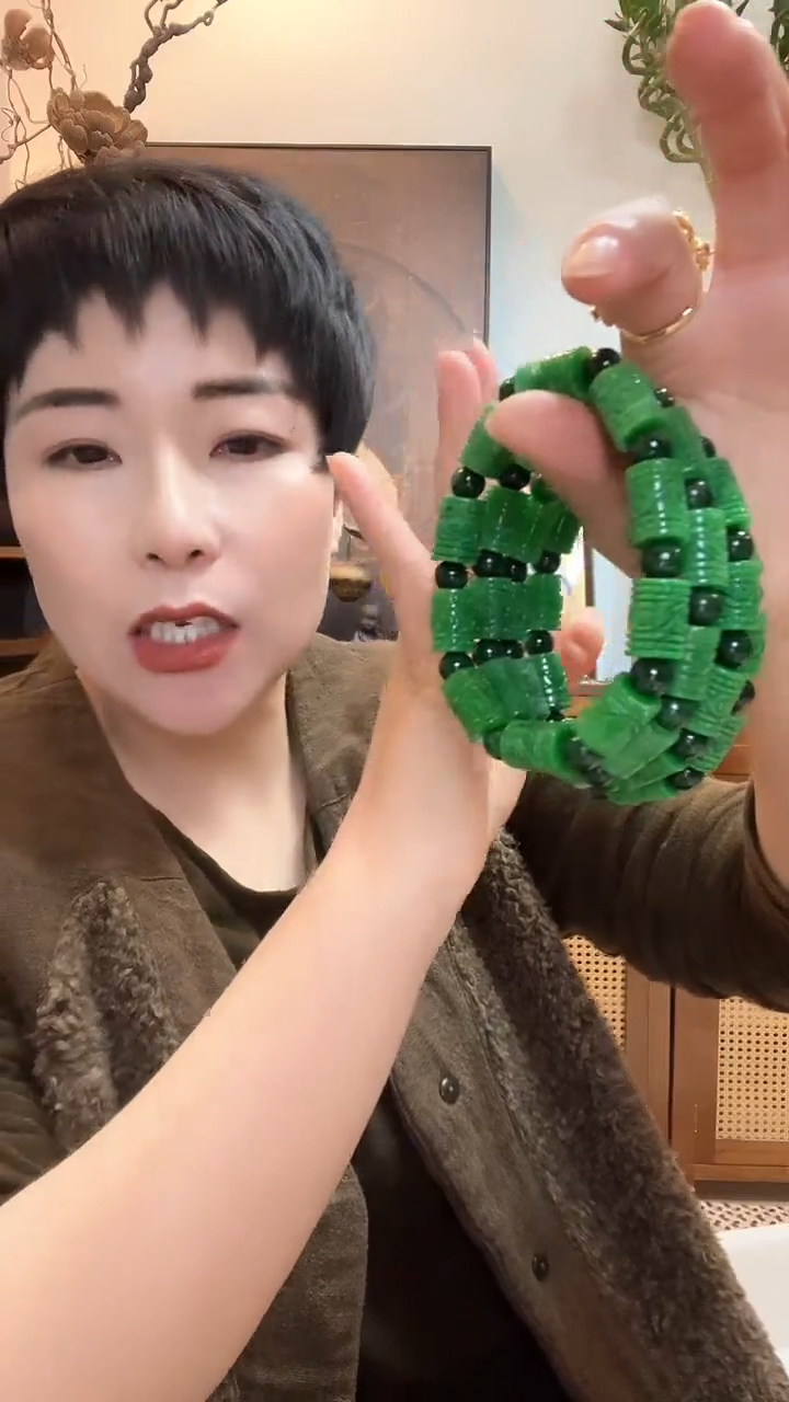 吊坠(赠链)未镶嵌翡翠?****➷896