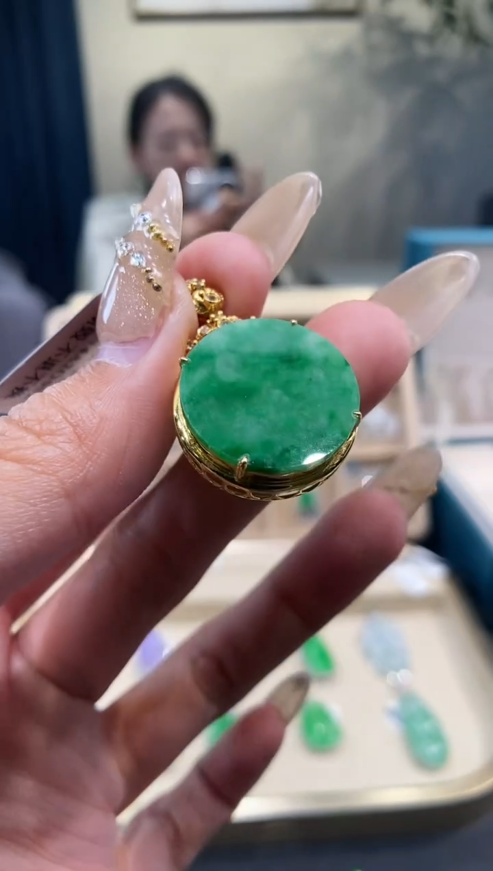 【闪购商品】翡翠吊坠(不含链)18K金镶嵌无事牌