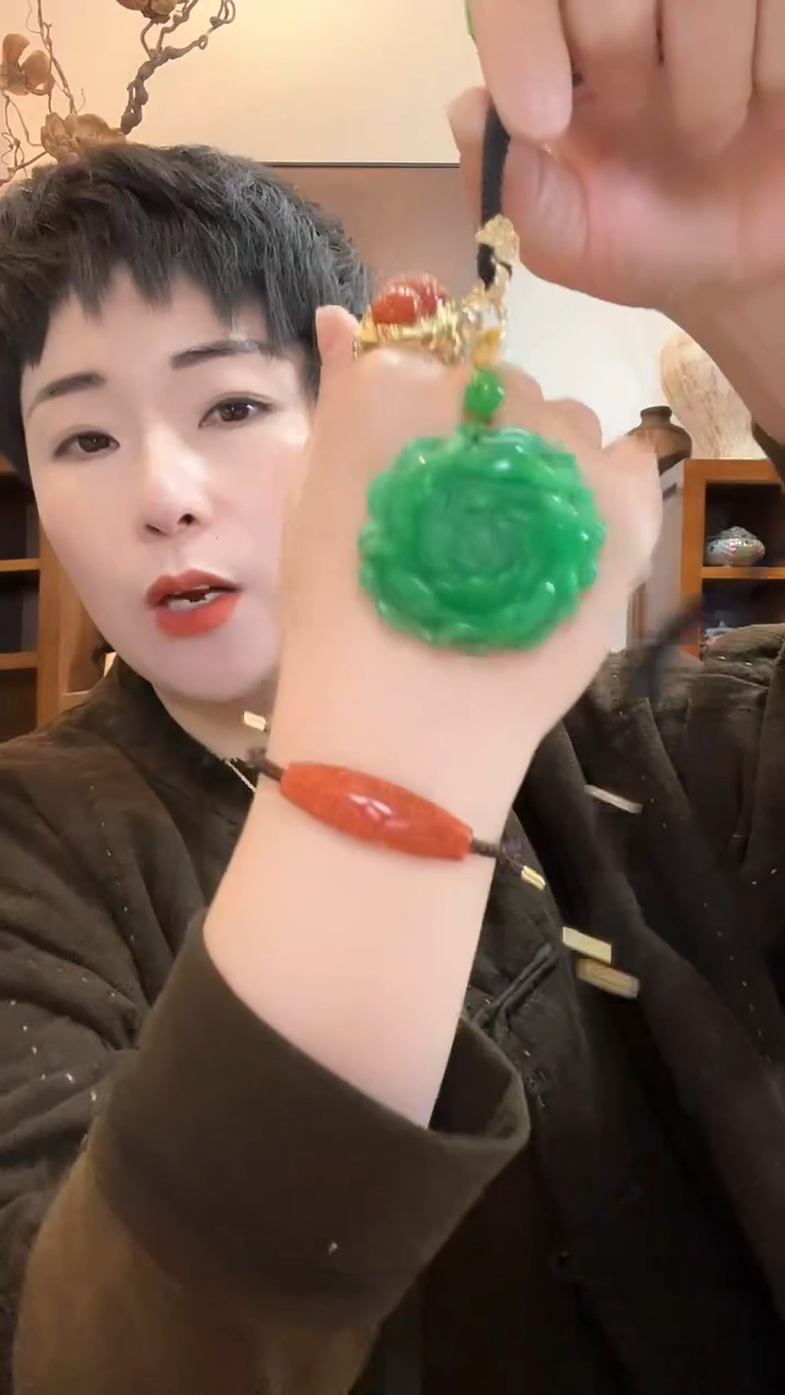 吊坠(赠链)未镶嵌翡翠750