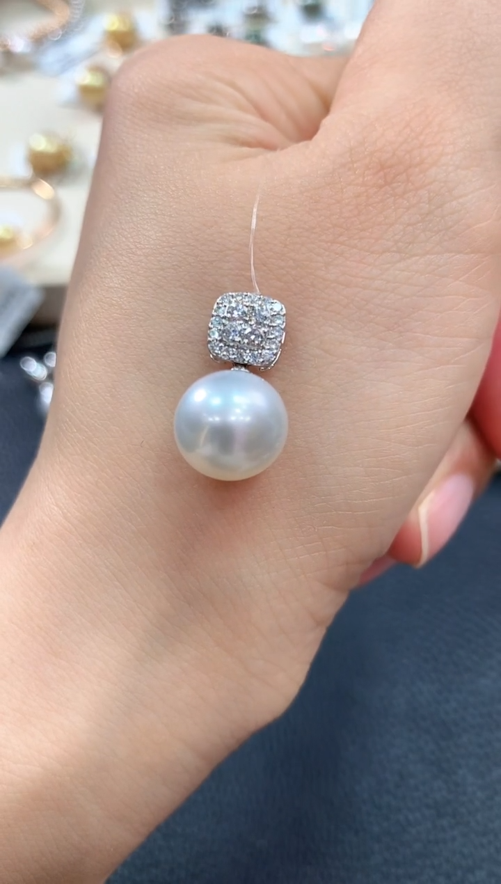 【闪购商品】18K金镶嵌海水珍珠吊坠m141