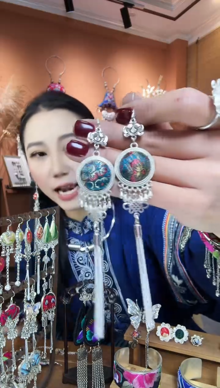 【闪购商品】刺绣纯手工民族风耳环