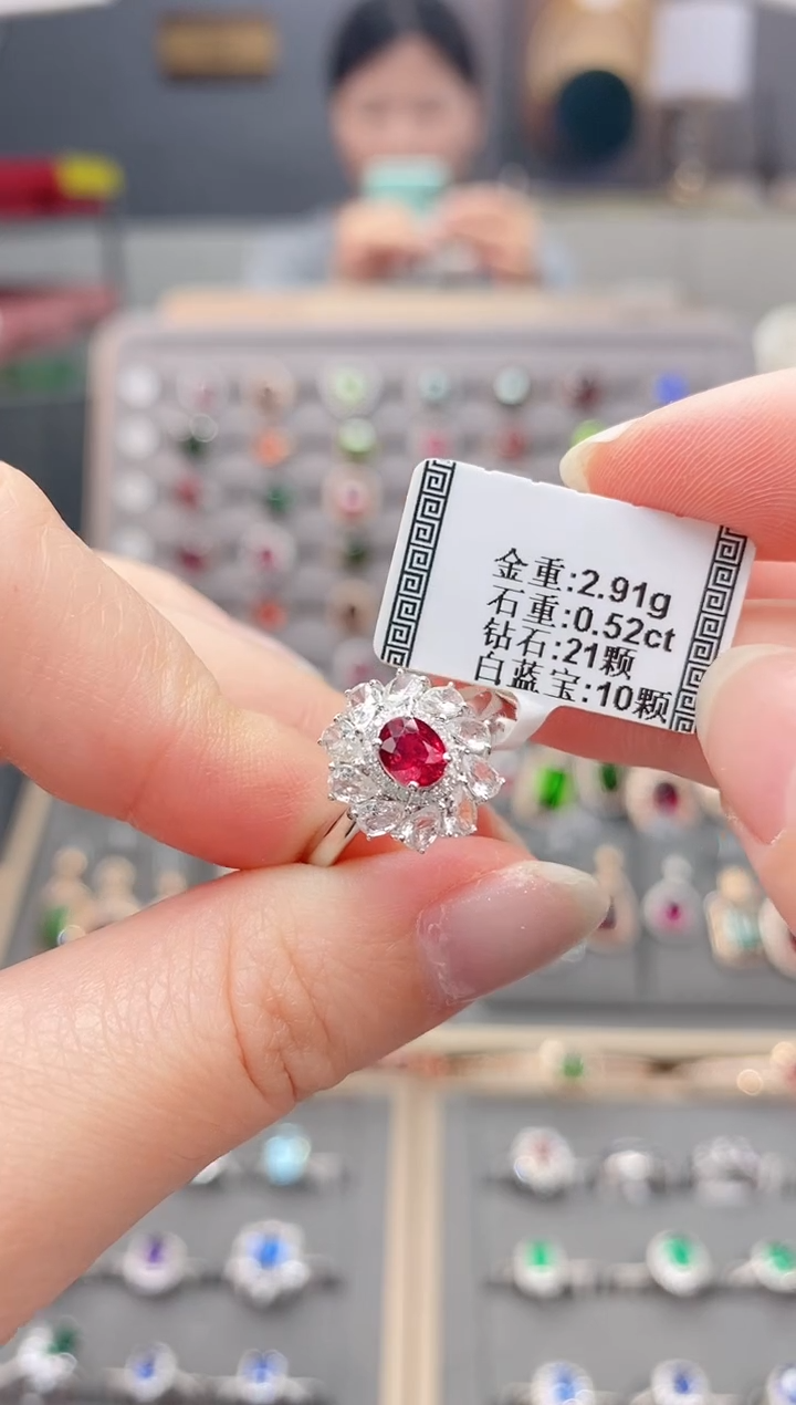 18K金镶嵌戒指红宝石0.52        