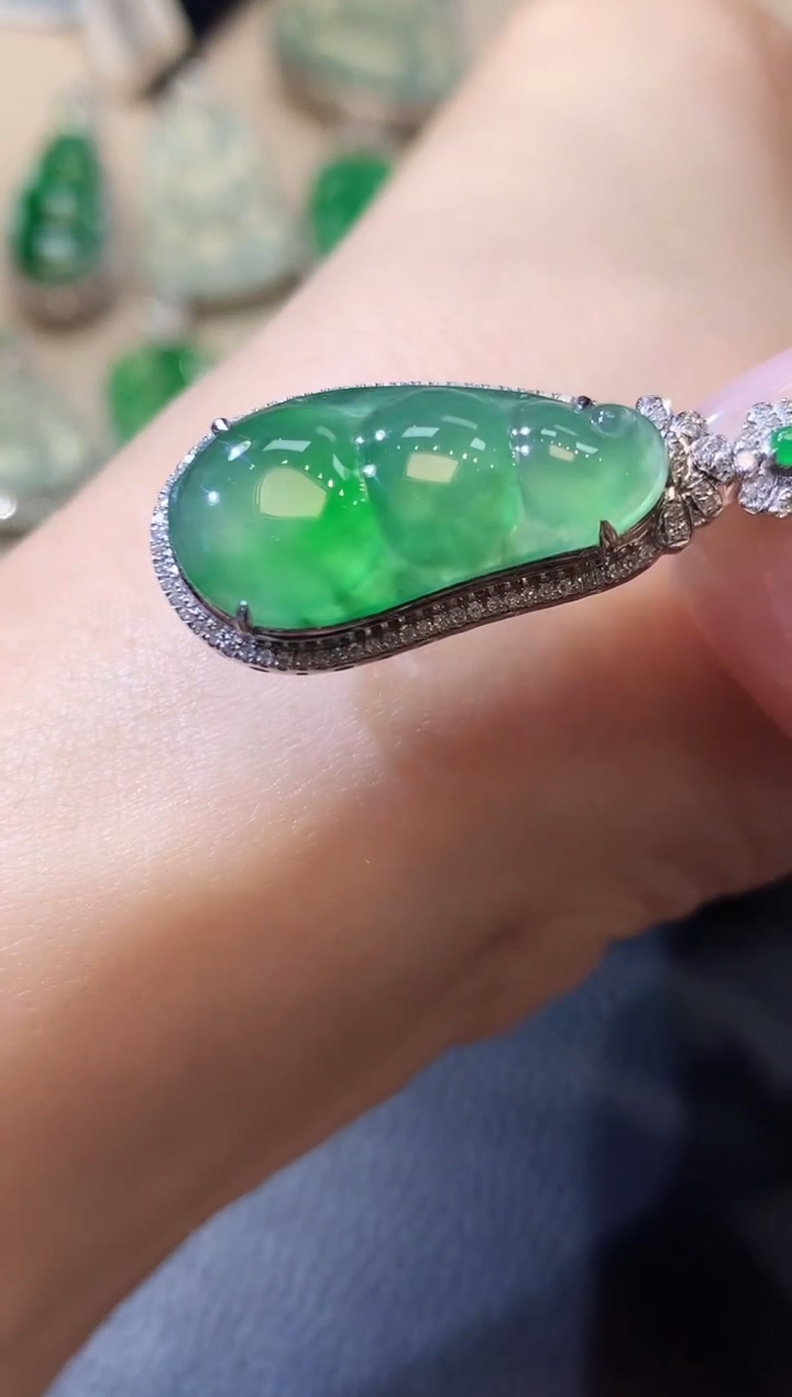 【闪购商品】翡翠吊坠(不含链)18K金镶嵌C12