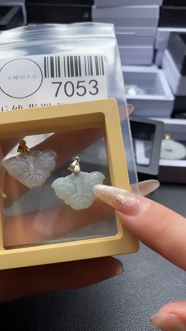 翡翠未镶嵌吊坠(不含链)7053