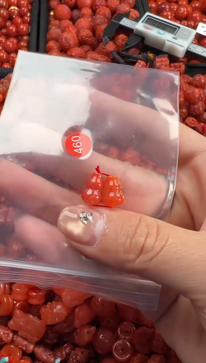 南红玛瑙未镶嵌颈饰2