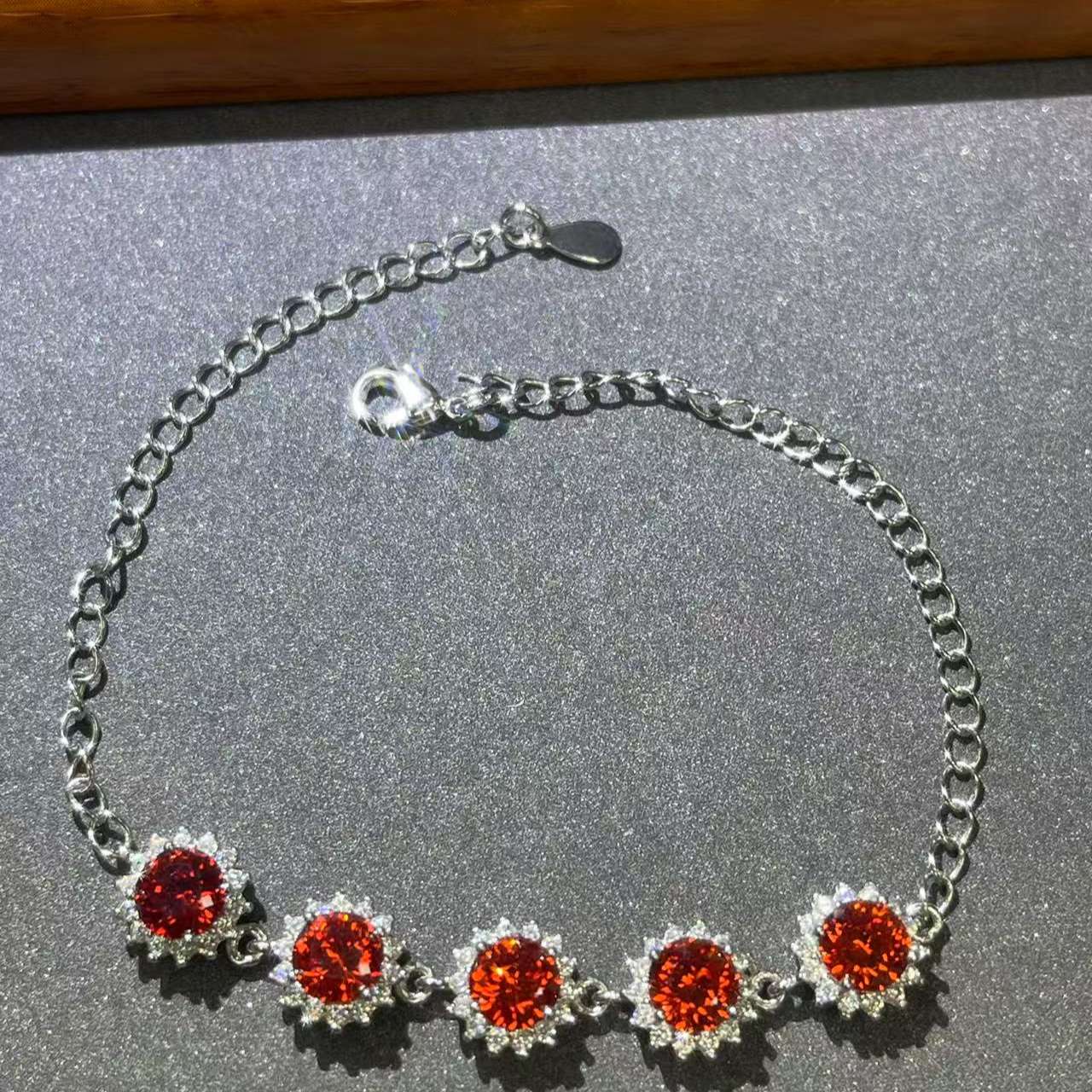 s6958白托水红镶手链多样性发货