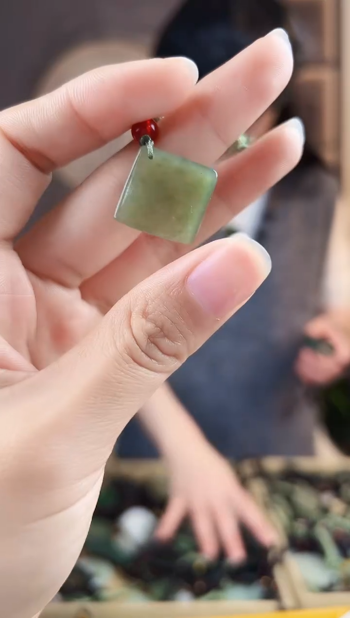 颈饰未镶嵌和田玉拍一发一，多样性发货