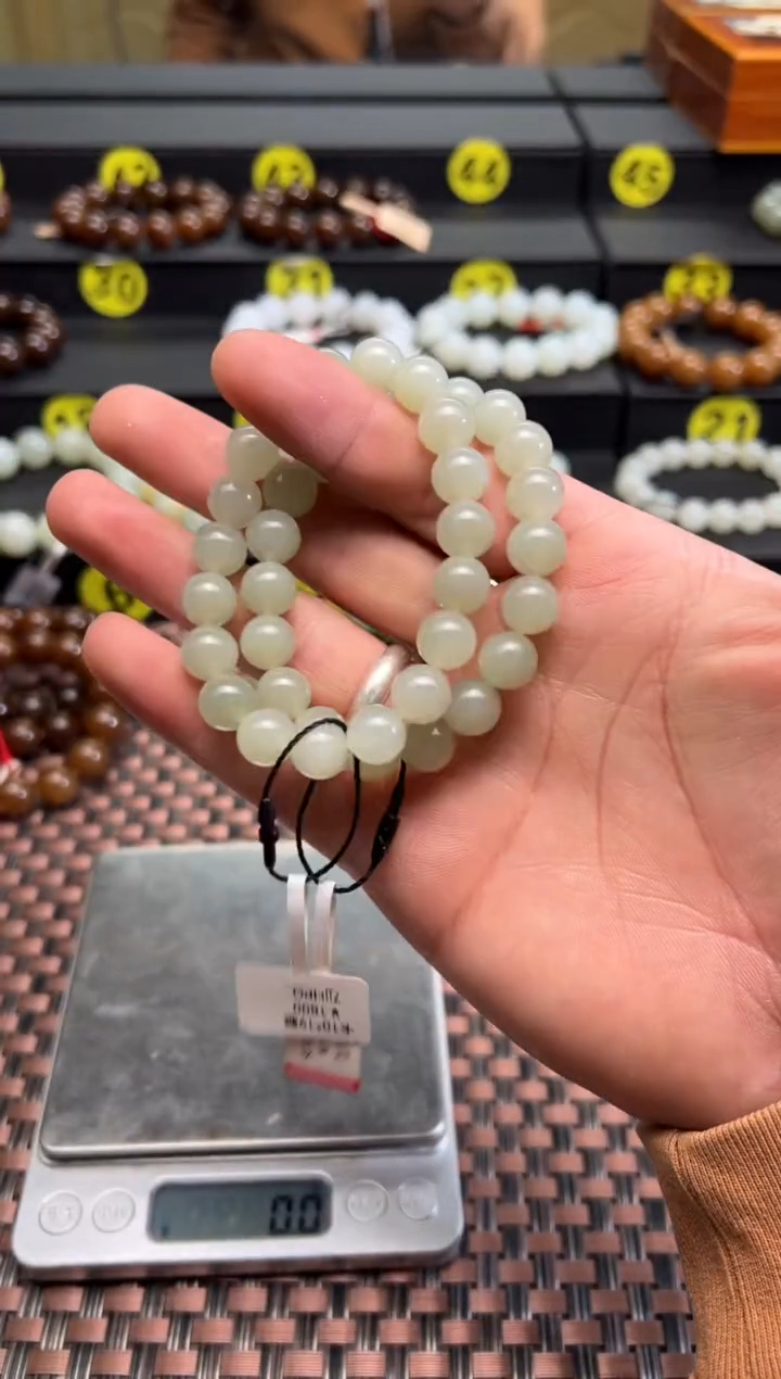 【闪购商品】和田玉手串未镶嵌且末料青白玉卡10手串发其一