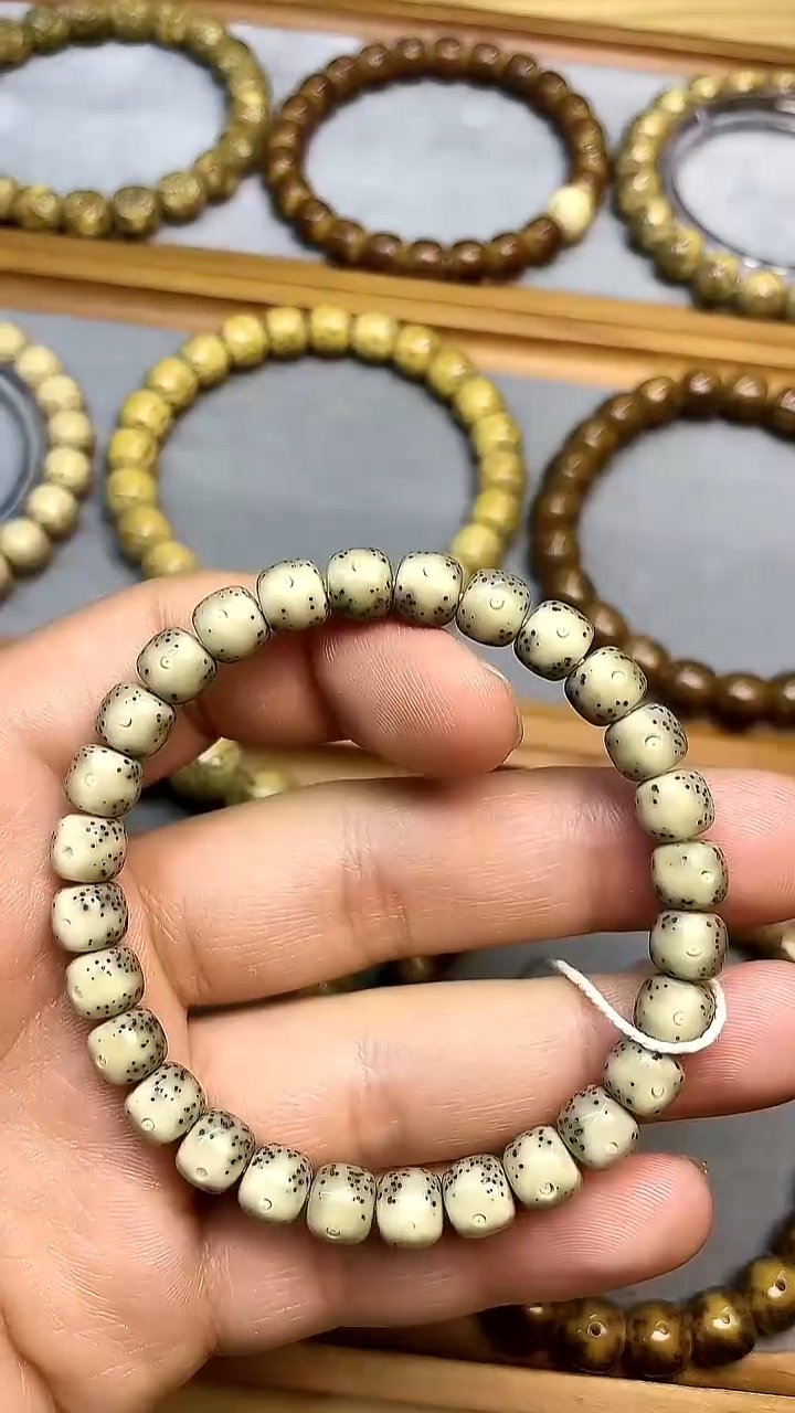 手串星月菩提8*7一线留白石玉料糯冰