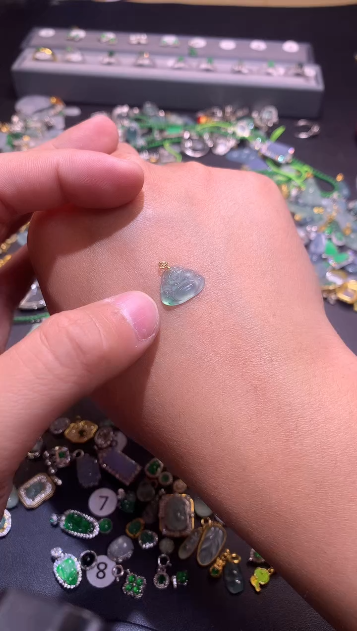 【闪购商品】翡翠吊坠(不含链)18K金镶嵌1