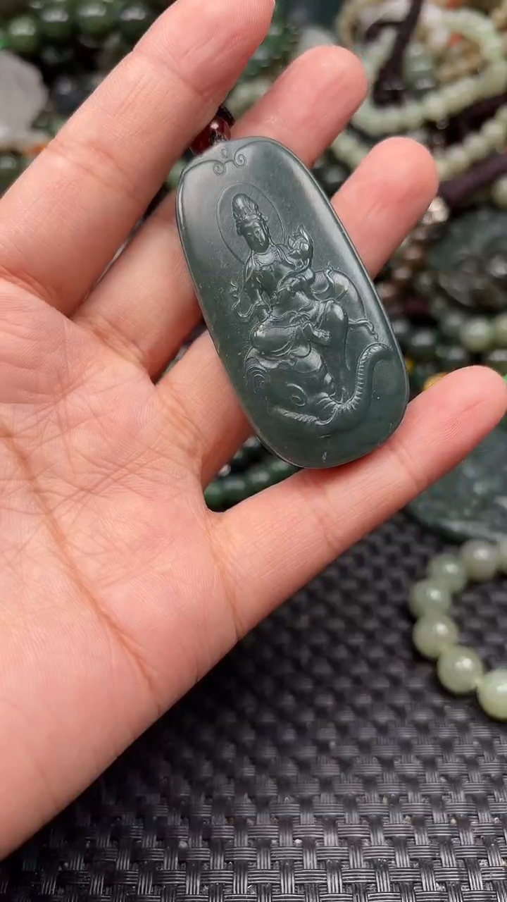 和田玉未镶嵌颈饰1