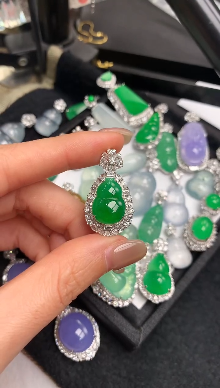 【闪购商品】翡翠颈饰18K金镶嵌葫芦