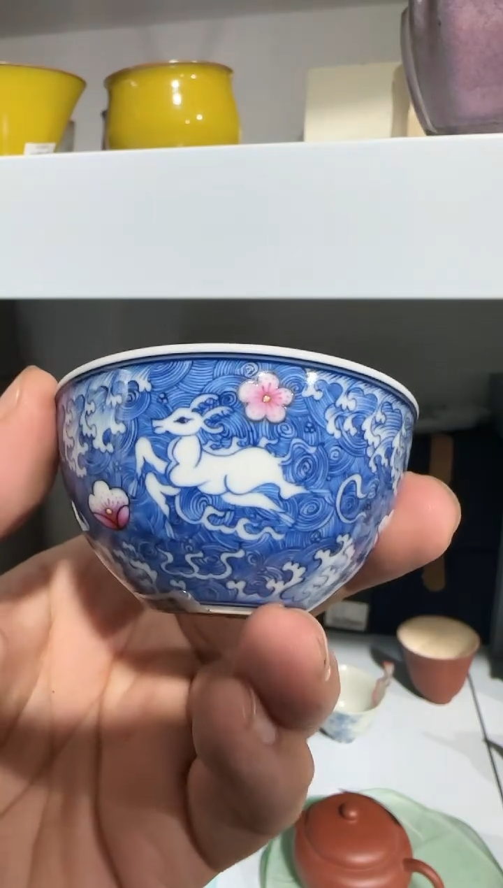 【闪购商品】B071禄意窑海兽斗彩小卧足杯