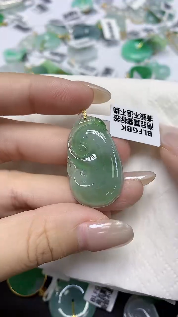 翡翠18K金镶嵌颈饰天然缅甸翡翠A货