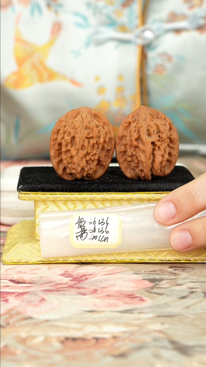 【闪购商品】文玩核桃把件龙纹官帽有修