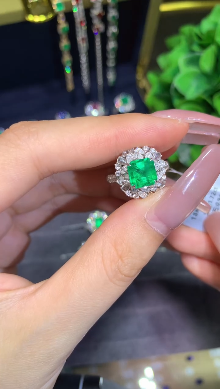 18K金镶嵌戒指祖母绿1.72CT