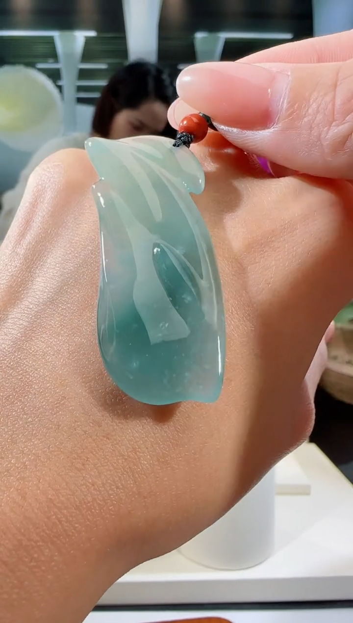 【闪购商品】翡翠吊坠(不含链)未镶嵌形意