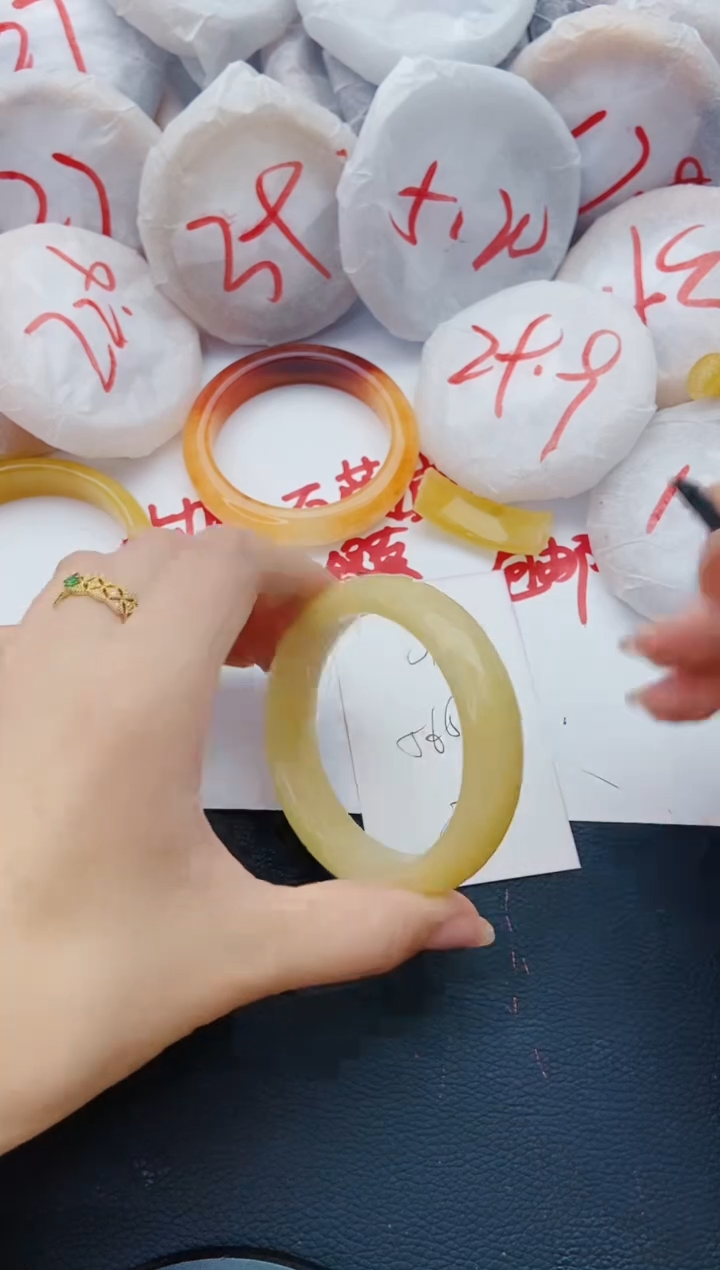 石英质玉手镯未镶嵌J121-56-57