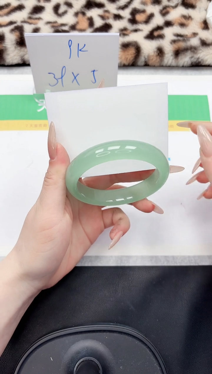 【闪购商品】石英质玉手镯未镶嵌60-62.1