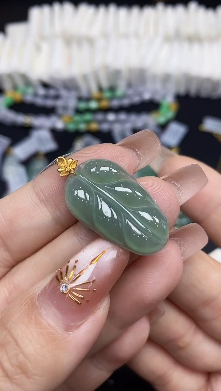 吊坠(不含链)18K金镶嵌翡翠叶子18K金扣镶嵌@@CMT2322