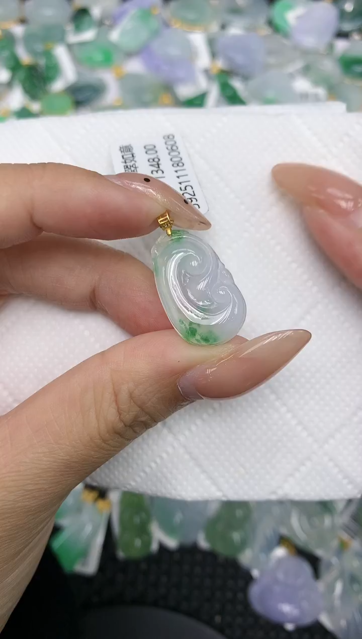 颈饰18K金镶嵌翡翠a货百元以下同包裹多件发出的只收取一单运费