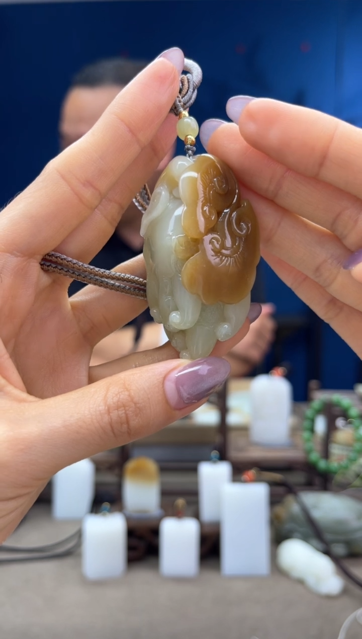 和田玉未镶嵌颈饰1