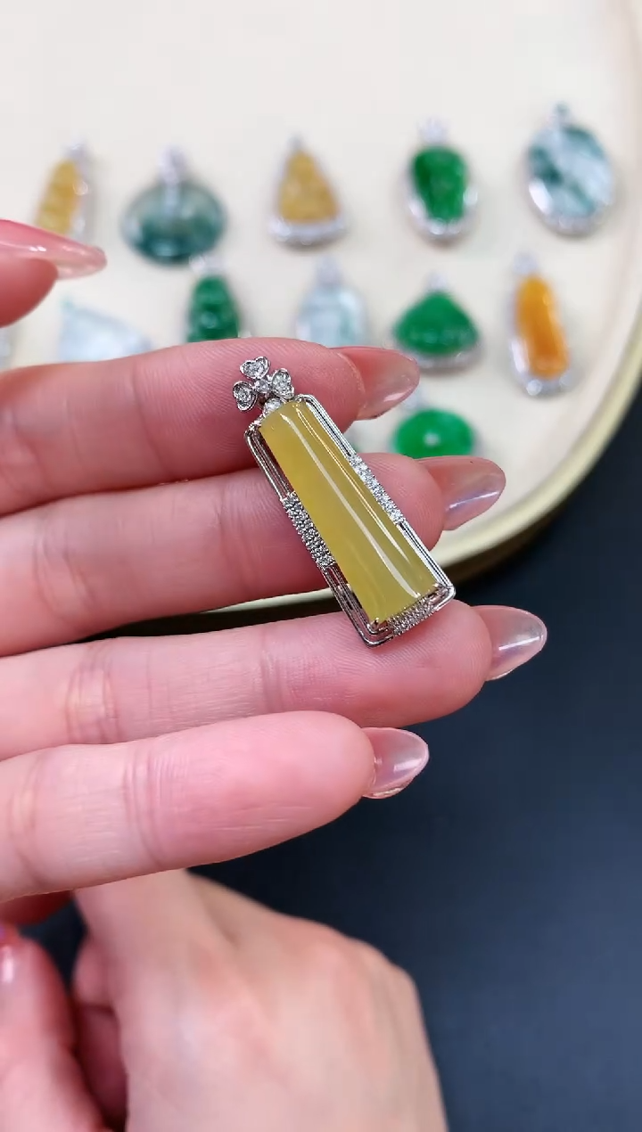 【闪购商品】翡翠吊坠(不含链)18K金镶嵌A900|8800