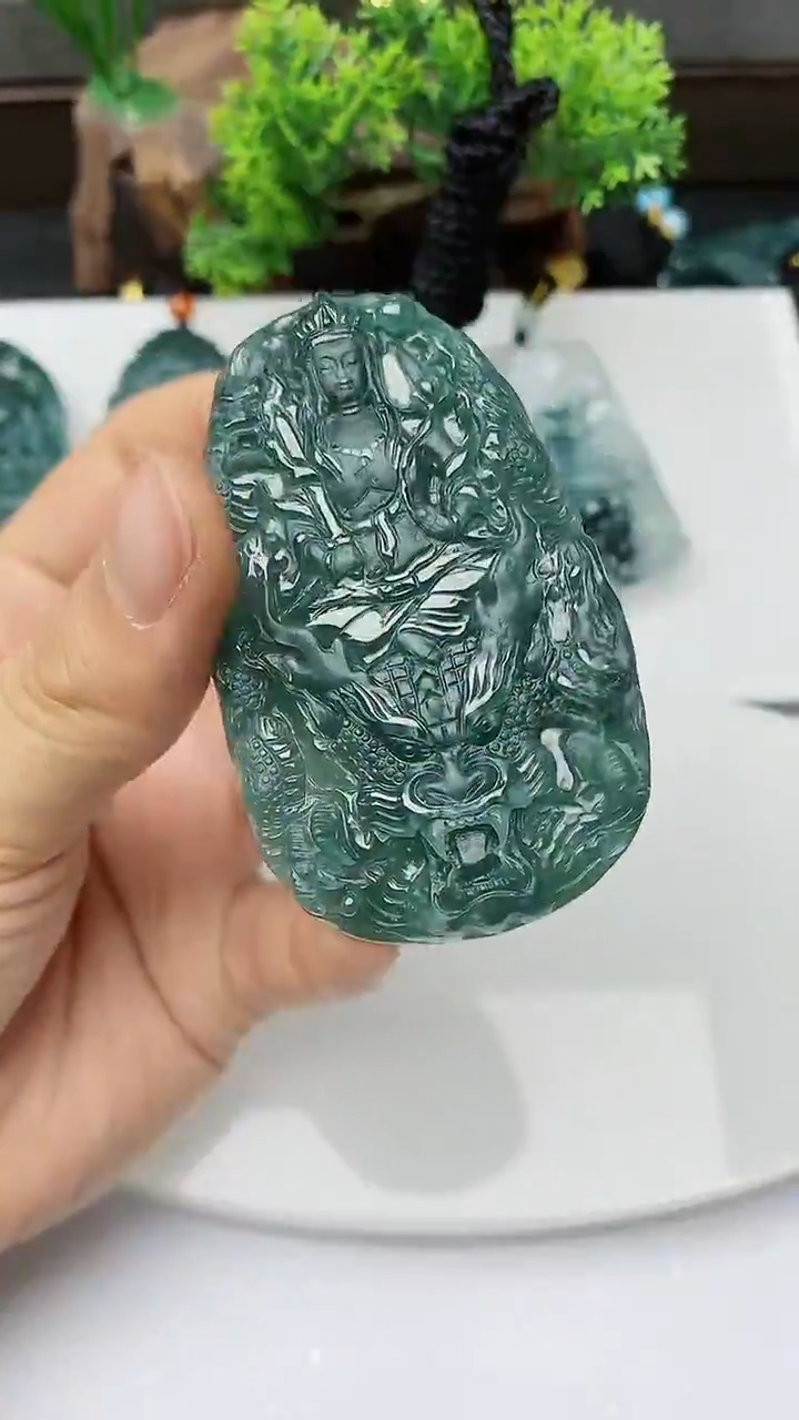 【闪购商品】翡翠颈饰未镶嵌         