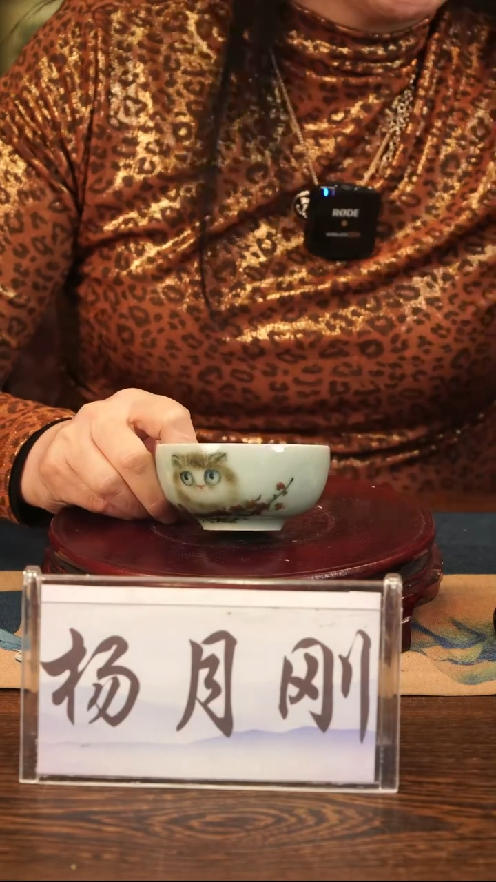 釉中彩 猫画 茶碗杯L