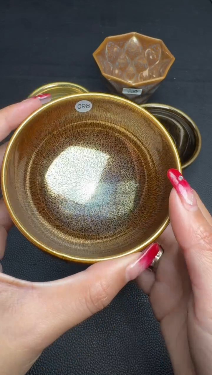 【闪购商品】茶盏范泽锋铒金托紫209