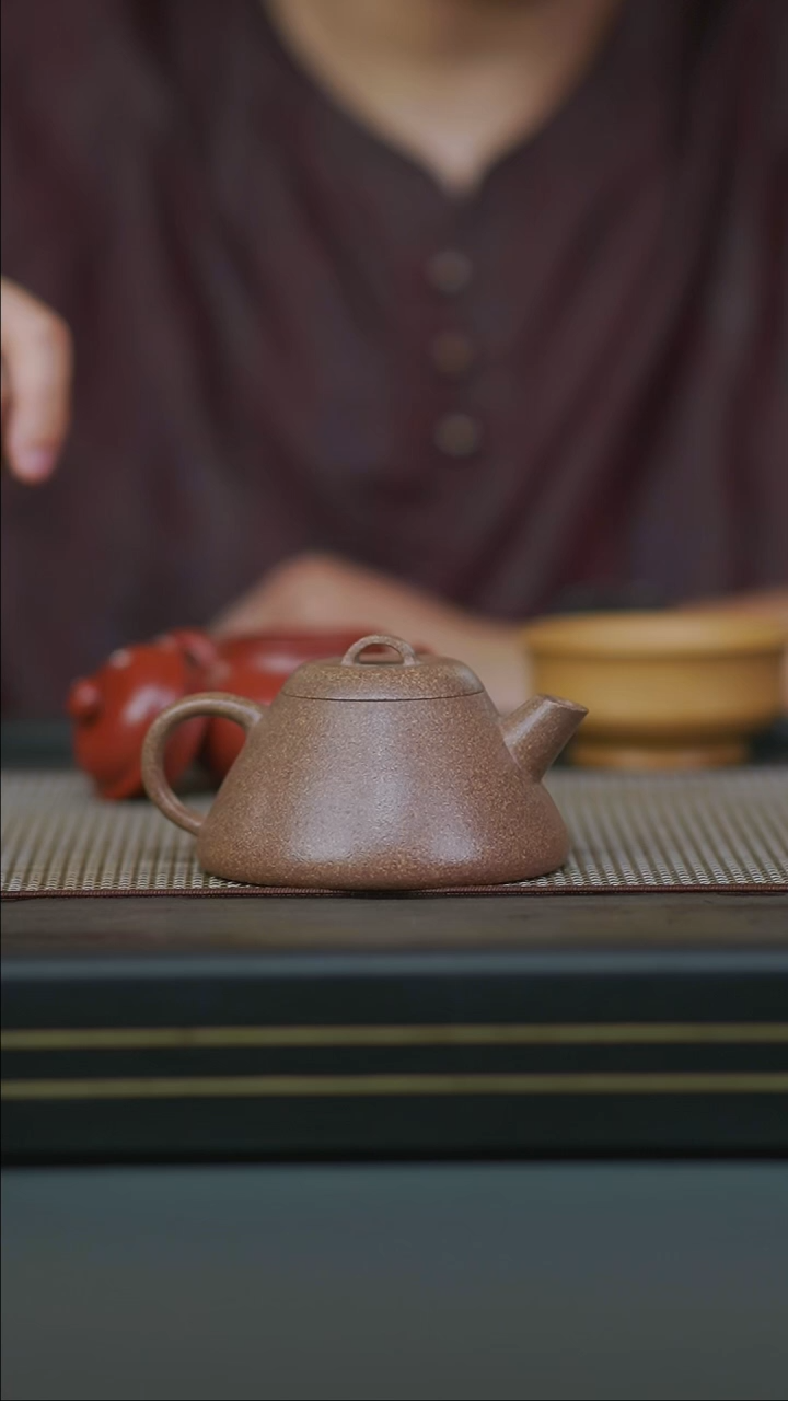 茶壶紫砂微瑕全手冷金黄井象170cc