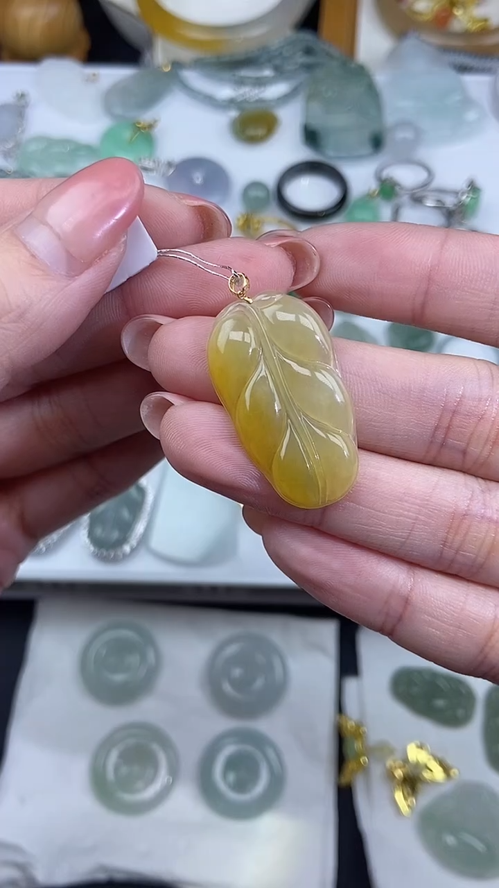 【闪购商品】翡翠吊坠(不含链)未镶嵌天然翡翠A货-吊坠