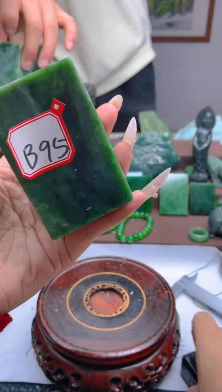 和田玉（碧玉）未镶嵌珠宝半成品95