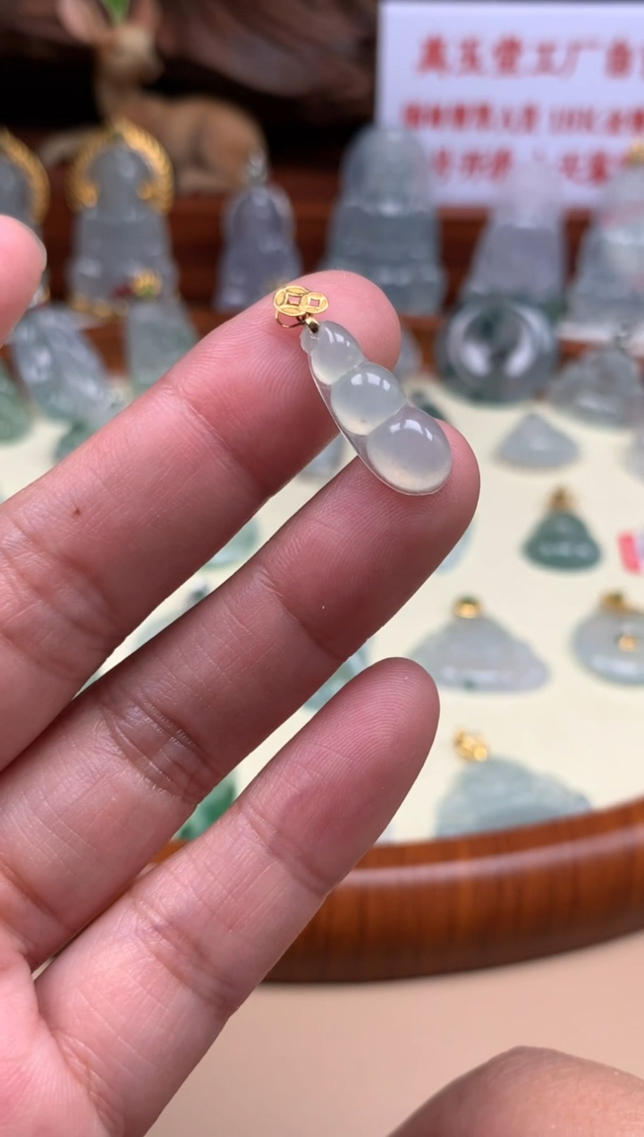 【闪购商品】翡翠颈饰18K金镶嵌豆子