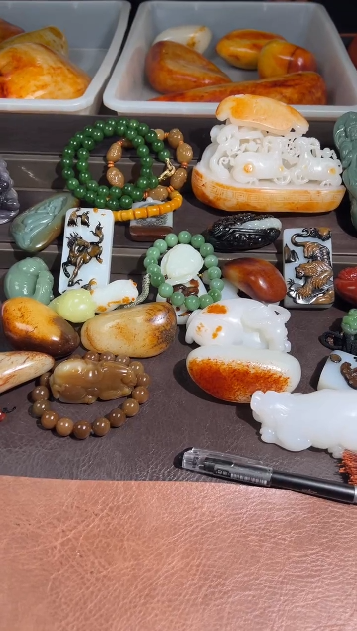 未镶嵌和田玉把件纪**.和田玉