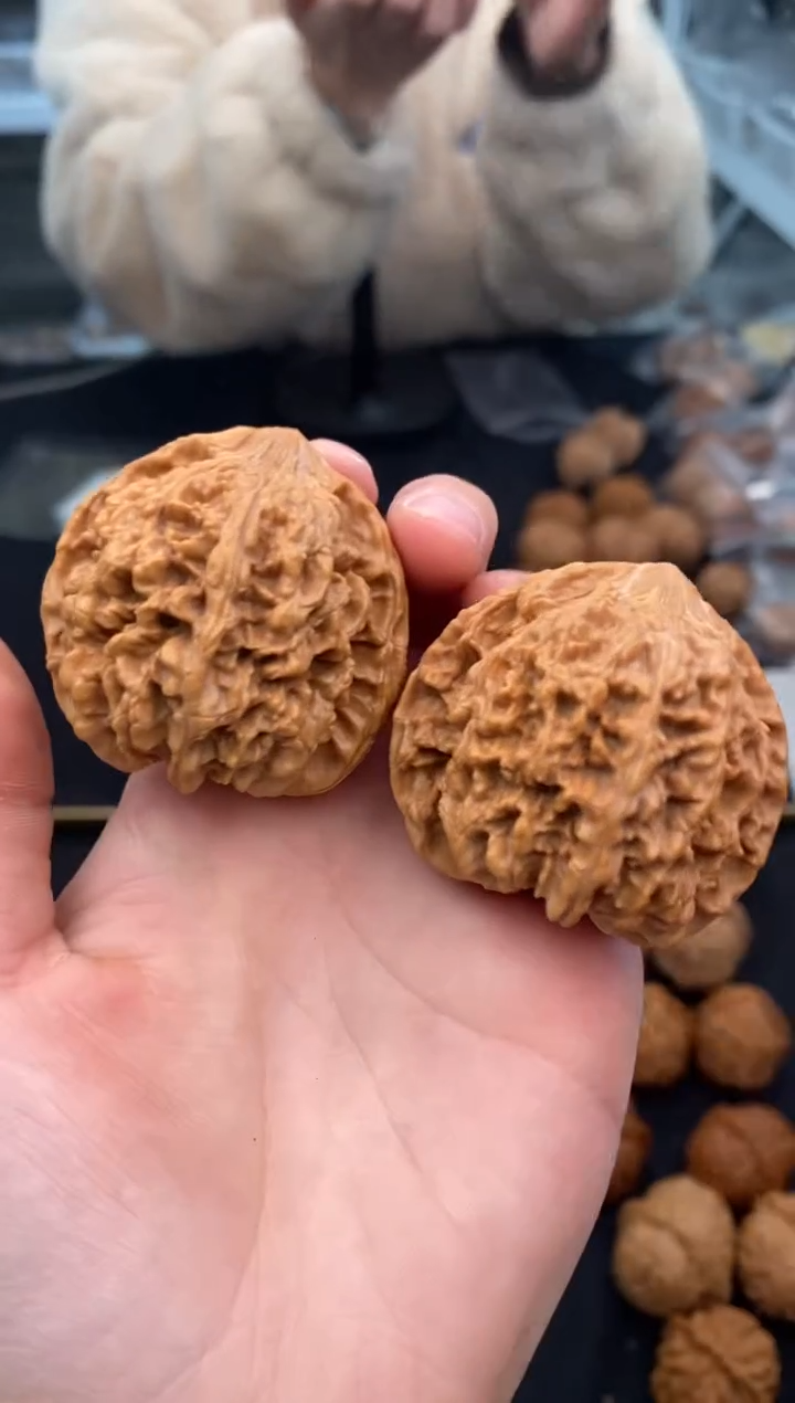 【闪购商品】文玩核桃把件满天星44-t728