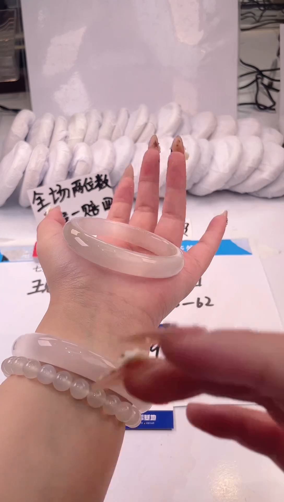【闪购商品】石英质玉手镯未镶嵌56