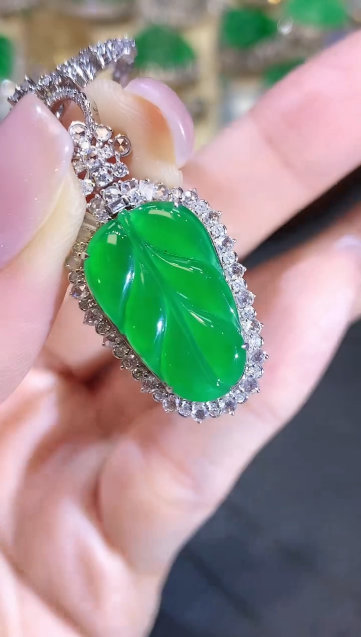 【闪购商品】翡翠吊坠(不含链)18K金镶嵌C56