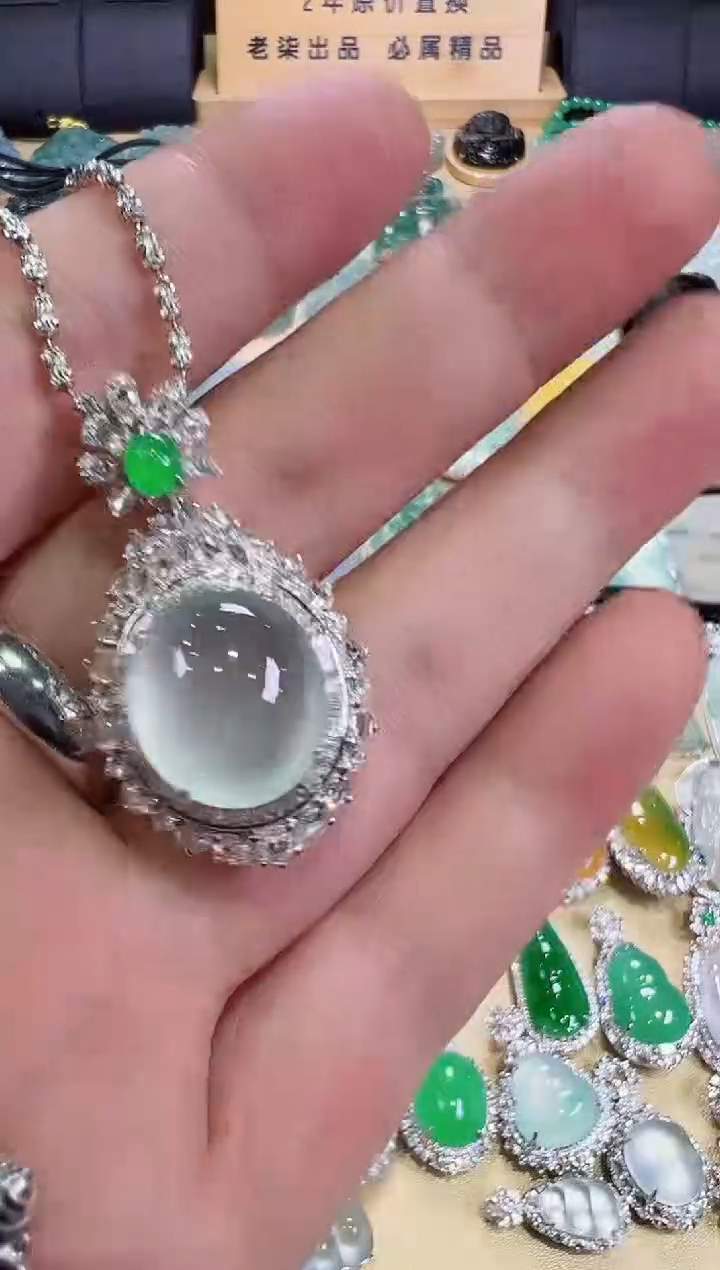 颈饰18K金镶嵌翡翠天然缅甸翡翠
