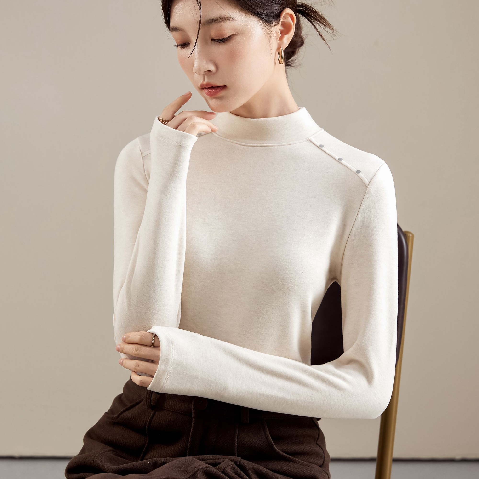 【羊绒优可丝保暖打底】女中领锁边常规长袖T恤保暖秋冬套头加厚绒