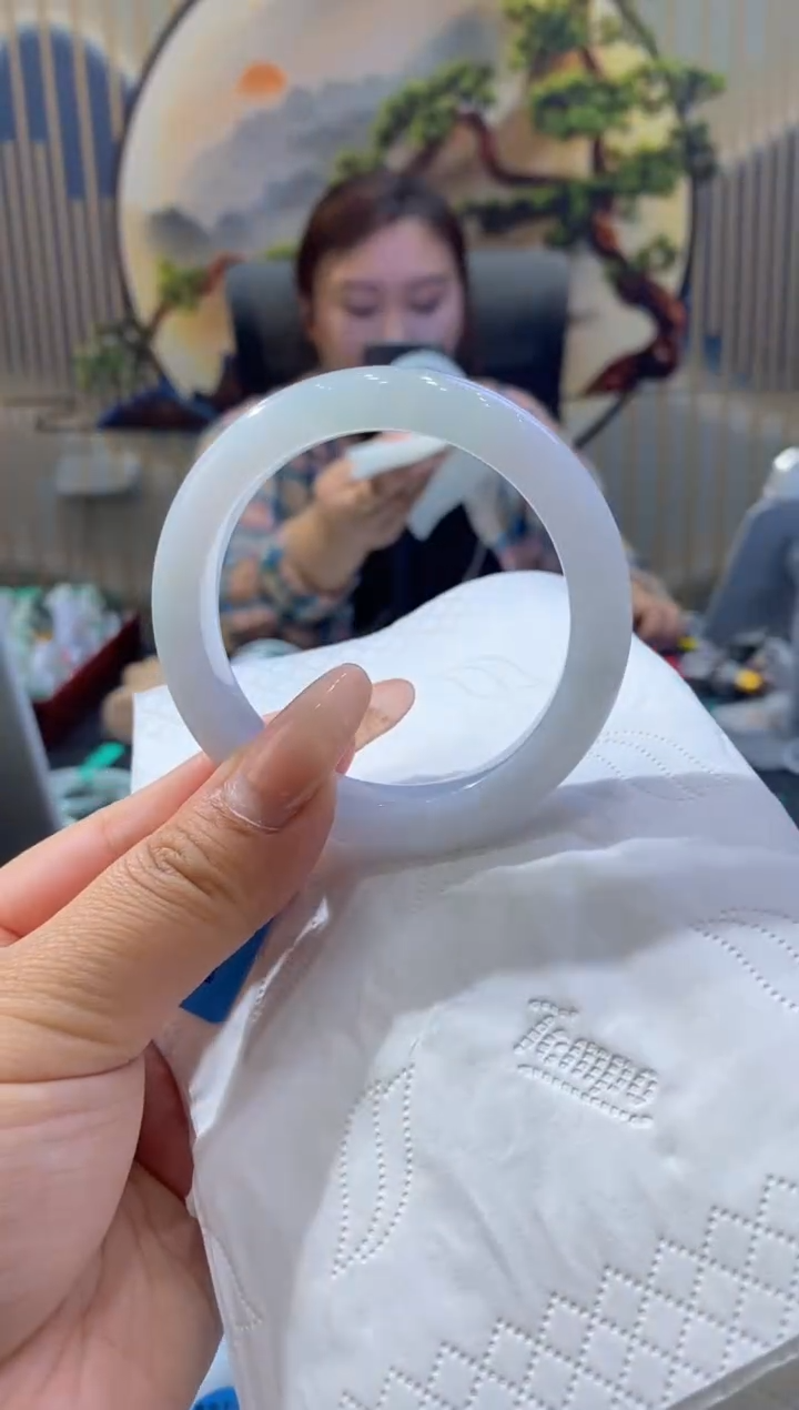 翡翠手镯未镶嵌多人01124