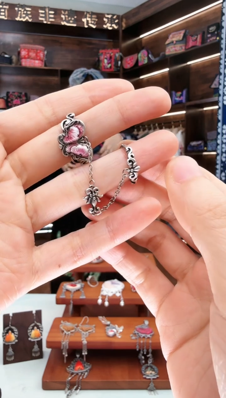 【闪购商品】织绣126蚩梦苗族古绣