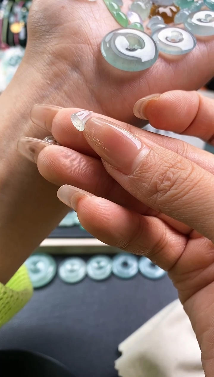 【闪购商品】翡翠裸石莲蓬69一个