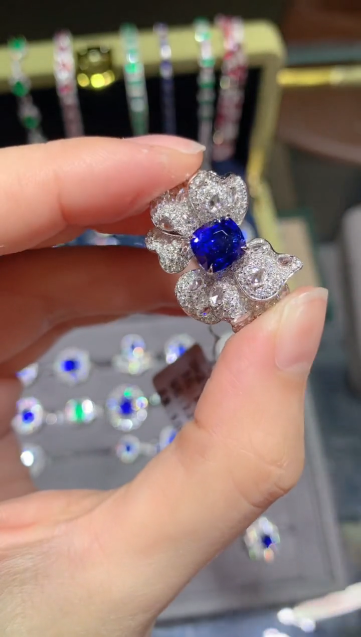 【闪购商品】蓝宝石戒指18K金镶嵌3.29CT   皇家蓝  吉尔德