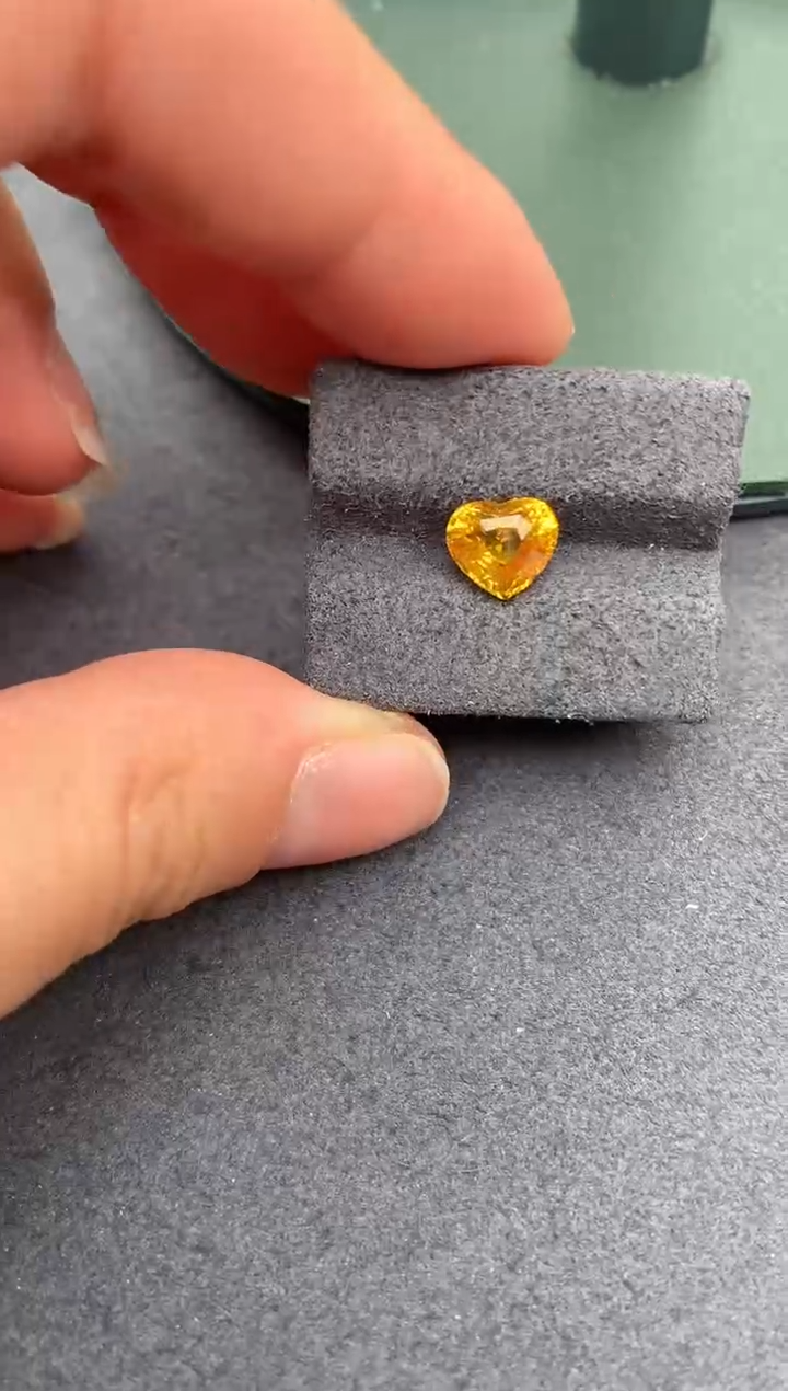 【闪购商品】彩色蓝宝石裸石未镶嵌2ct黄蓝宝