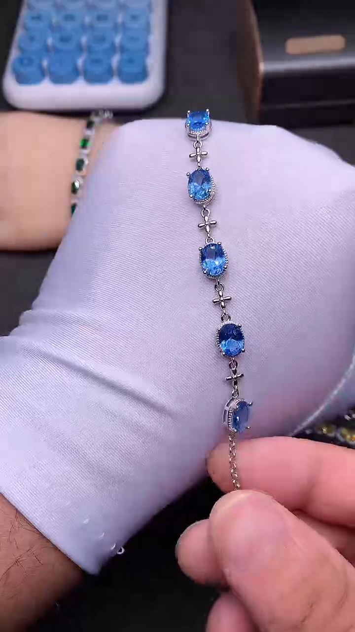 【闪购商品】海蓝宝石手链银S925镶嵌.........