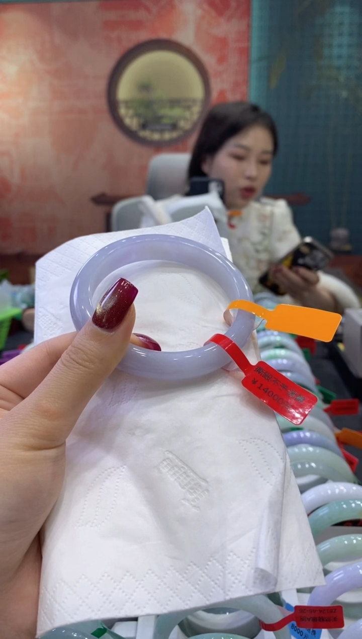 【闪购商品】翡翠手镯未镶嵌多人08219